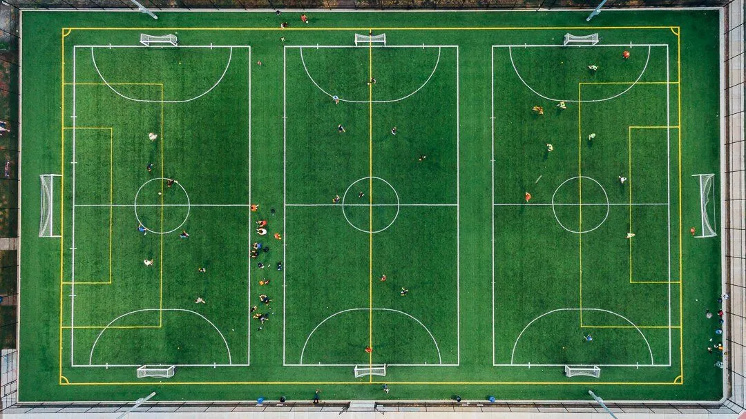 Read more about the article افضل شركة تجهيز ملاعب كرة القدم الخماسية بالرياض